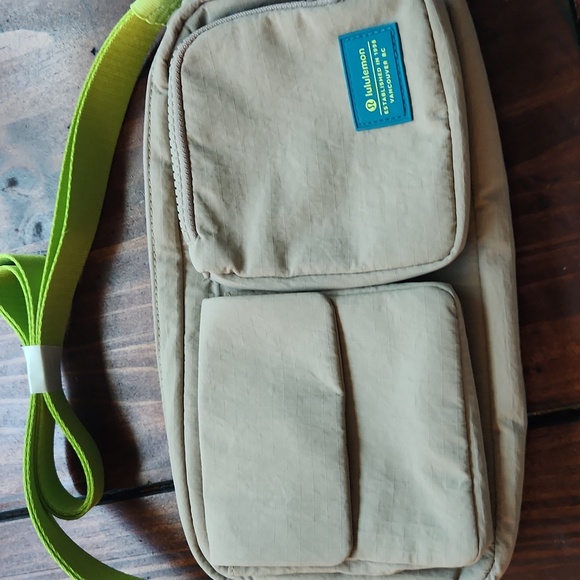 Lululemon Multi-Pocket Crossbody Bag in Tan and Neon Green NWT - Picture 3 of 4